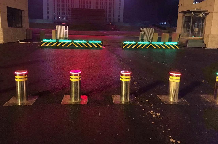 hydraulic bollard